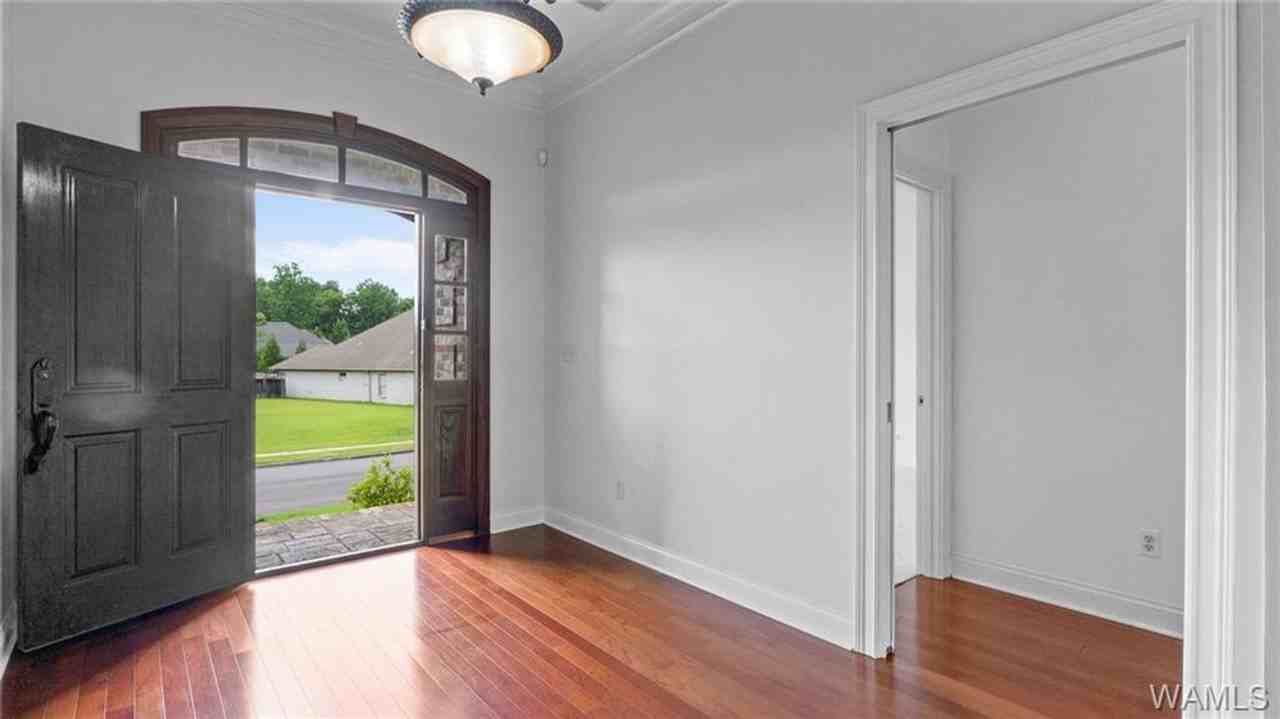 30 Signal Hill Cir - Photo 2 of 29