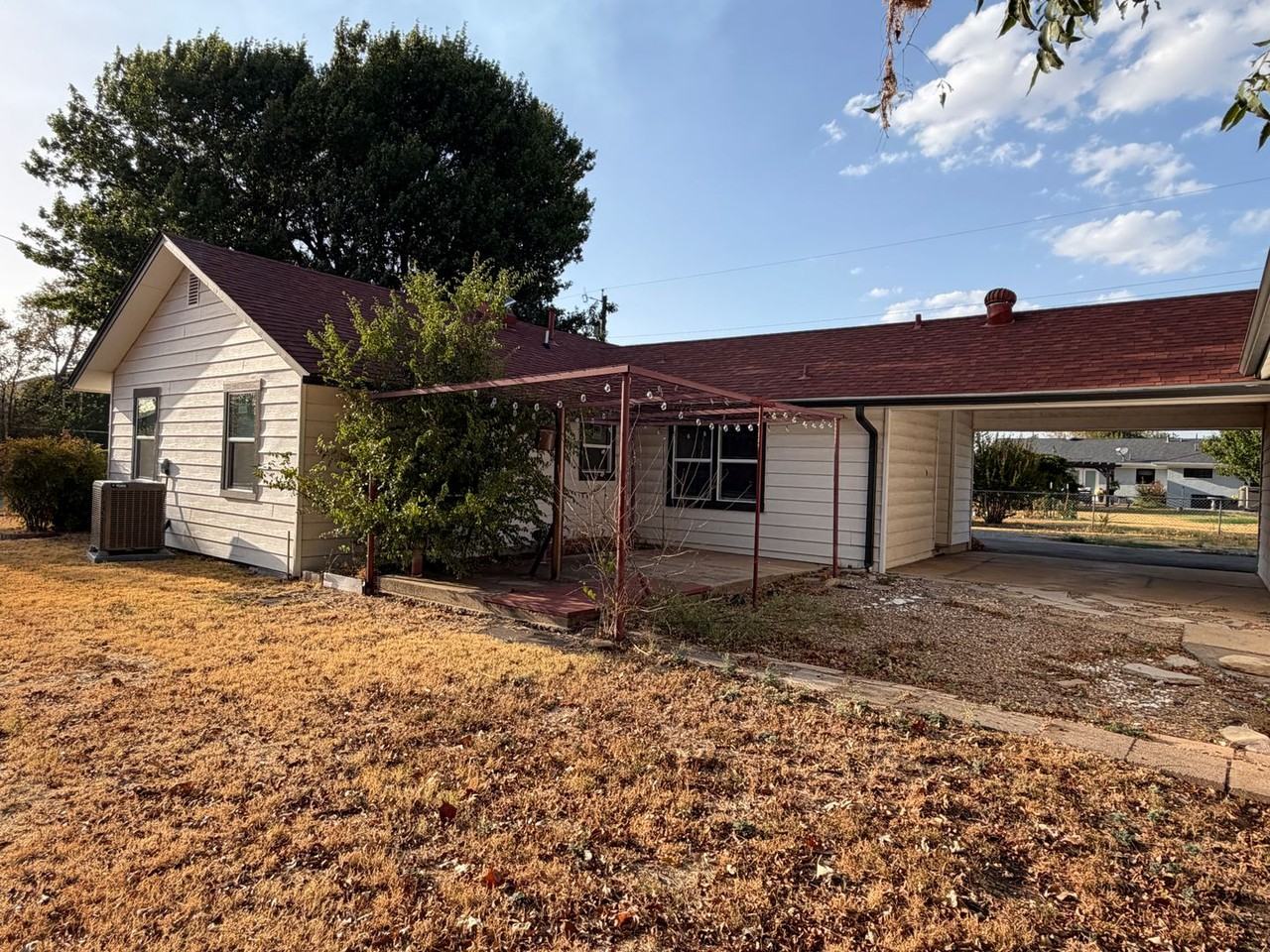 306 G St - Photo 2 of 12