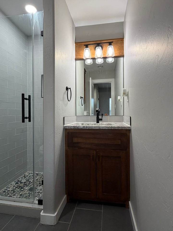306 G St - Photo 3 of 12