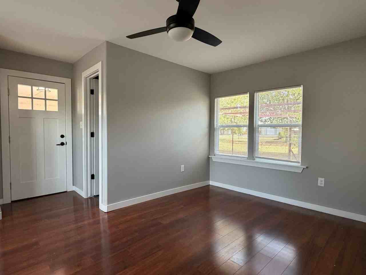 306 G St - Photo 4 of 12