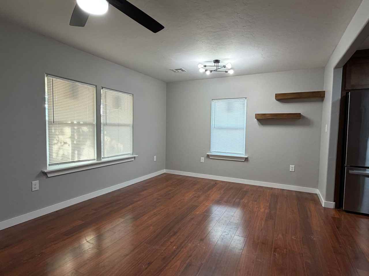 306 G St - Photo 5 of 12
