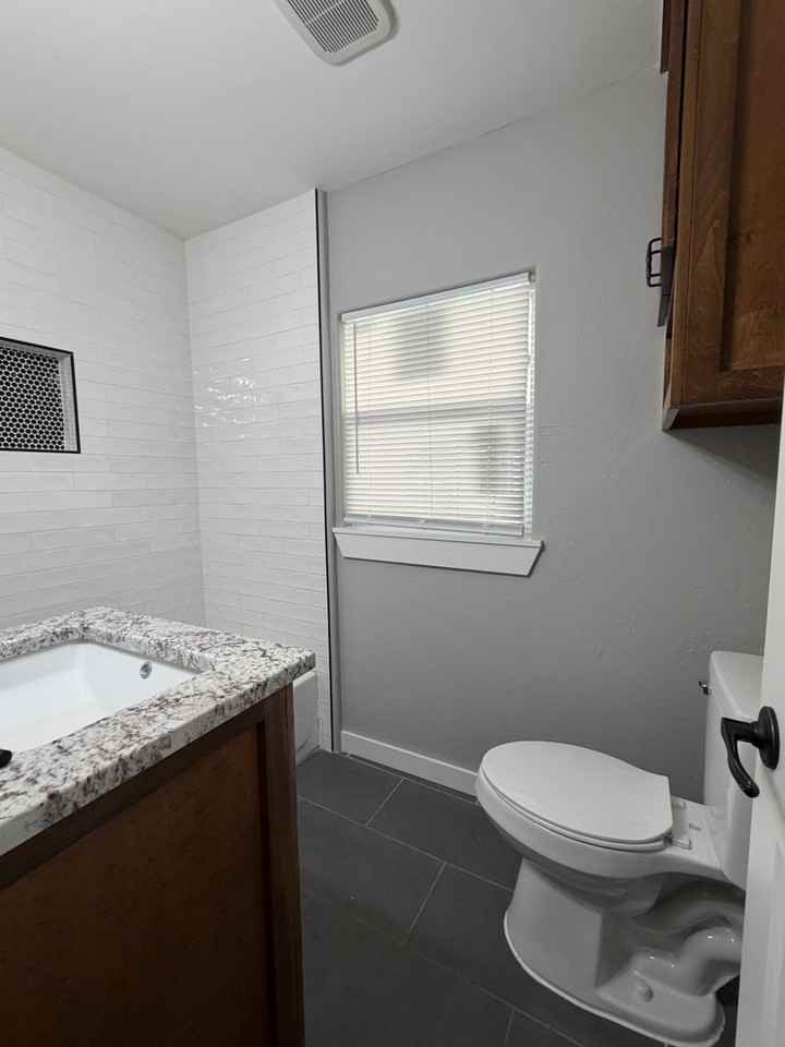 306 G St - Photo 6 of 12