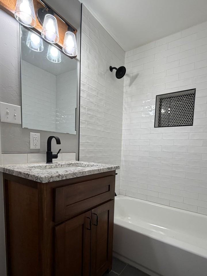 306 G St - Photo 7 of 12