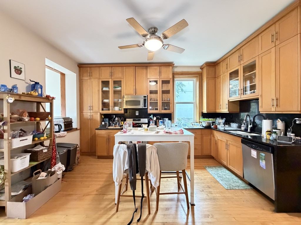 833 N Rockwell St #3 - Photo 2 of 21