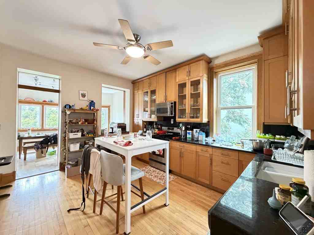 833 N Rockwell St #3 - Photo 3 of 21