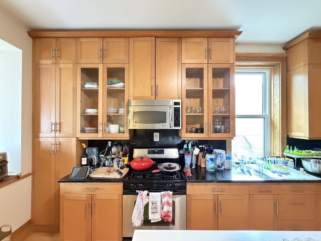 833 N Rockwell St #3 - Photo 5 of 21