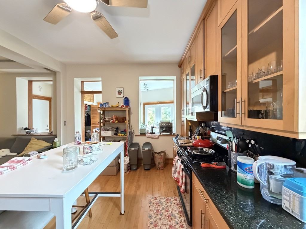 833 N Rockwell St #3 - Photo 6 of 21