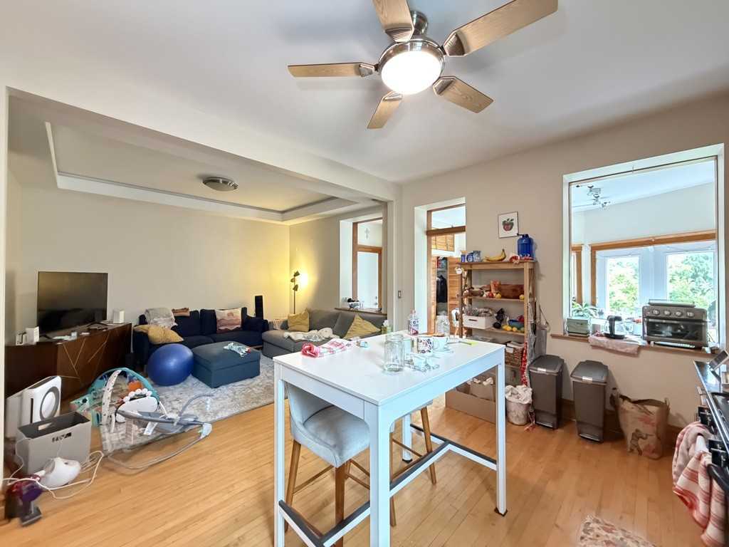 833 N Rockwell St #3 - Photo 7 of 21