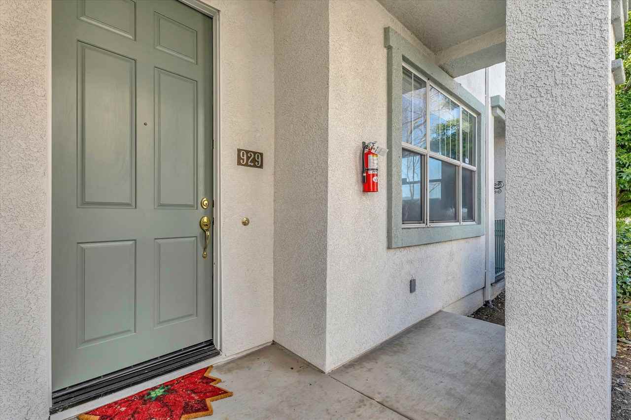 929 Monarch Cir - Photo 4 of 50