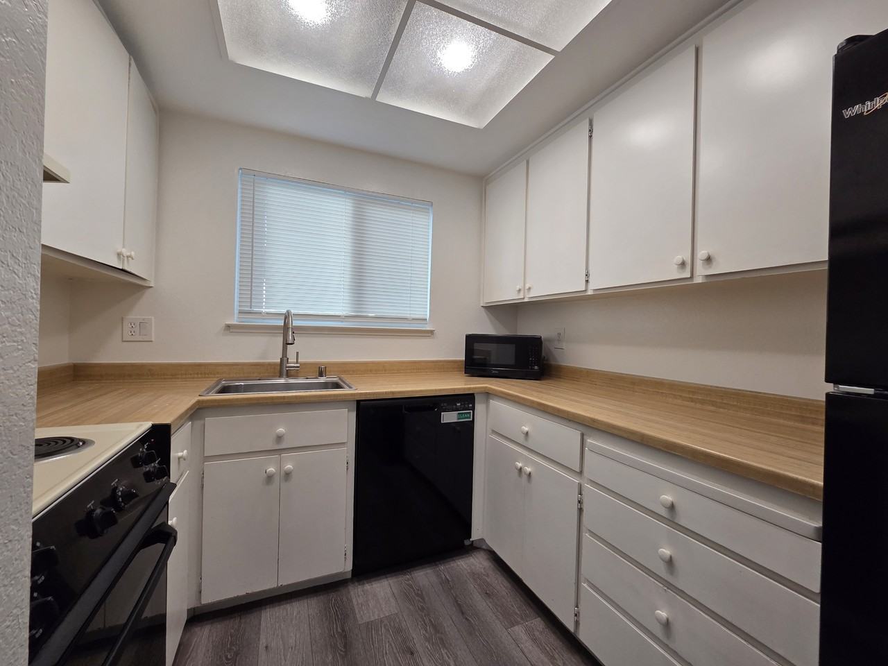 2201 Monroe St #301 - Photo 6 of 22