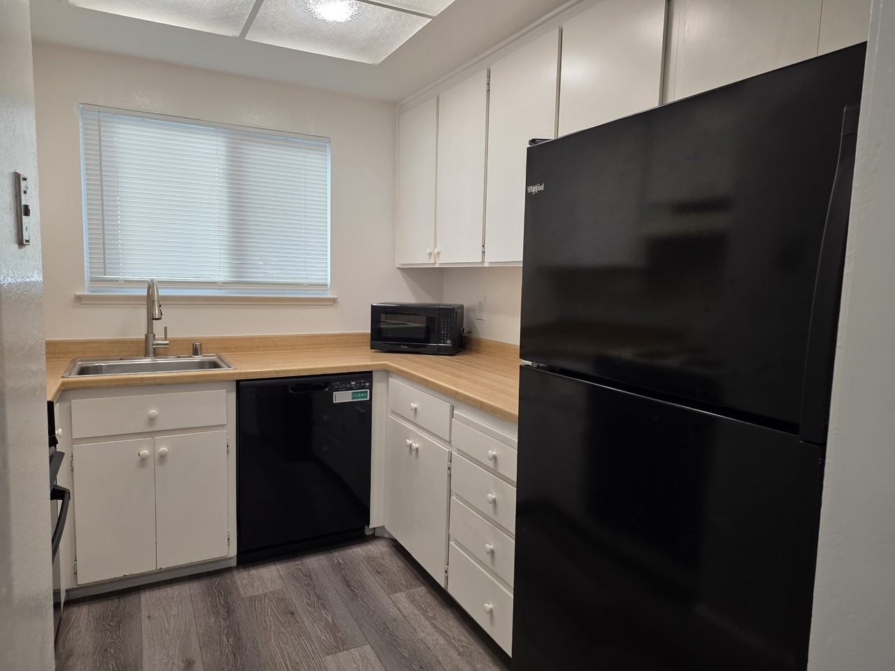 2201 Monroe St #301 - Photo 7 of 22