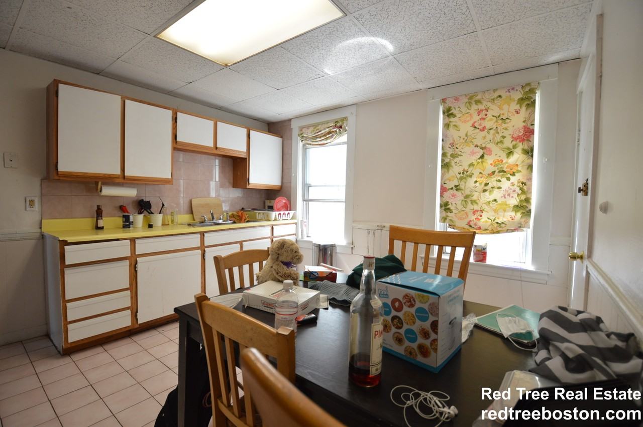 63 Easton St #1 - Photo 3 of 12