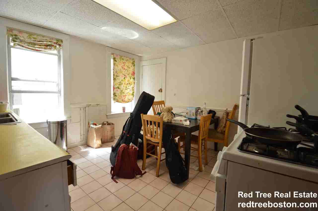 63 Easton St #1 - Photo 4 of 12