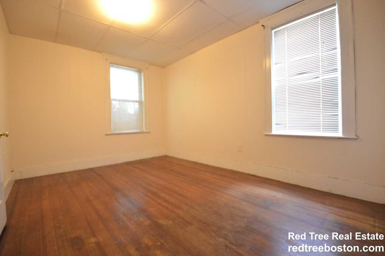 63 Easton St #1 - Photo 5 of 12