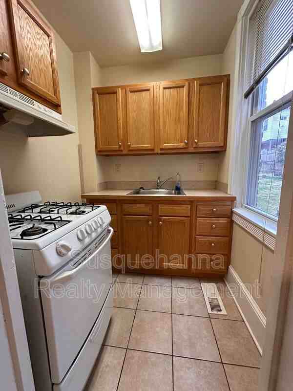 342 N Mulberry St #1 - Photo 2 of 11