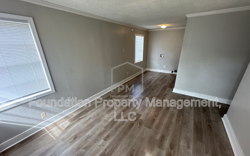 4392 Ryan St - Photo 4 of 13