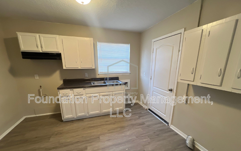 4422 Suncrest Dr - Photo 3 of 12