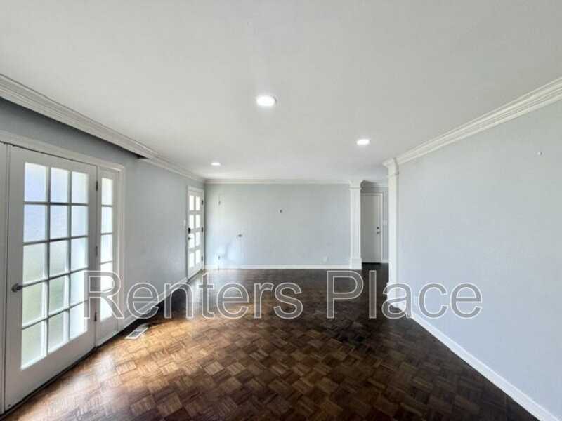 5329 E 17th St - Photo 3 of 13