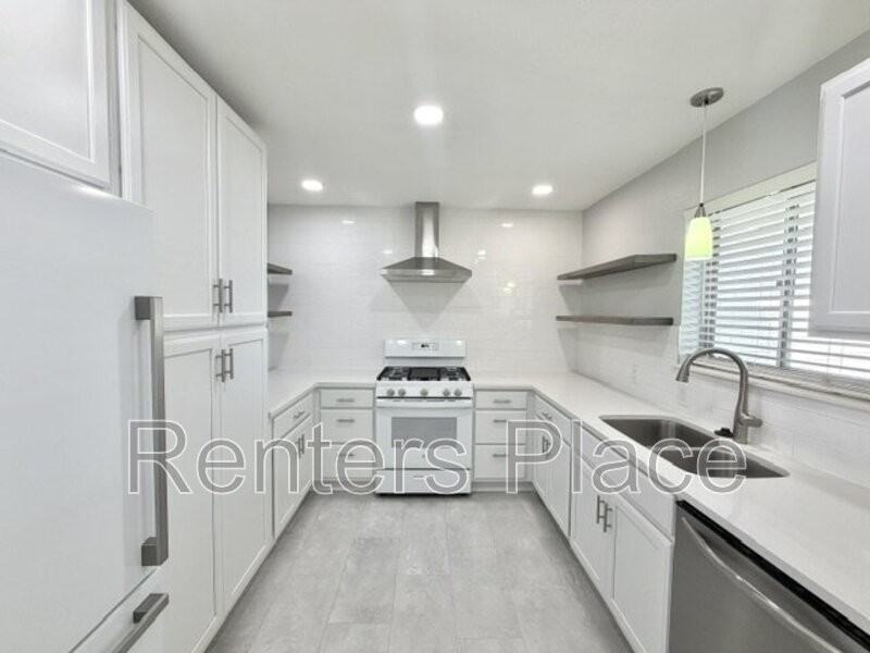 5329 E 17th St - Photo 5 of 13