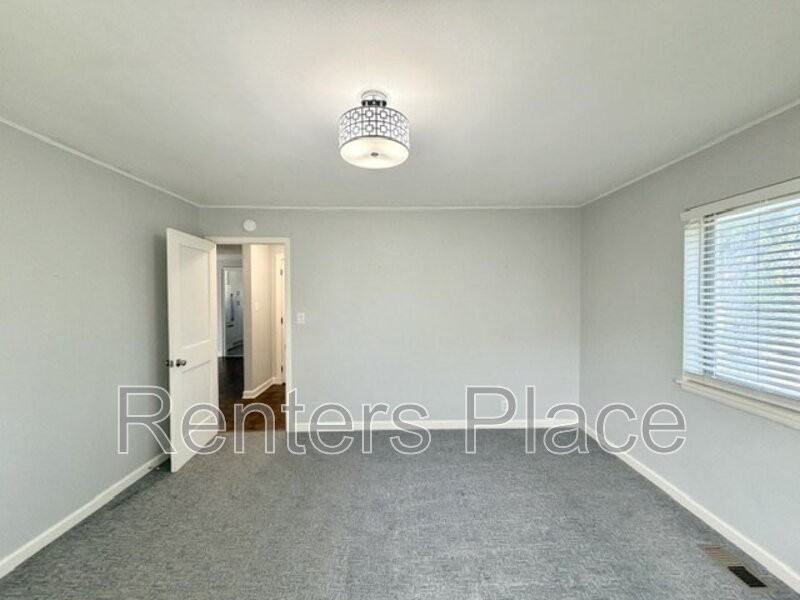 5329 E 17th St - Photo 7 of 13