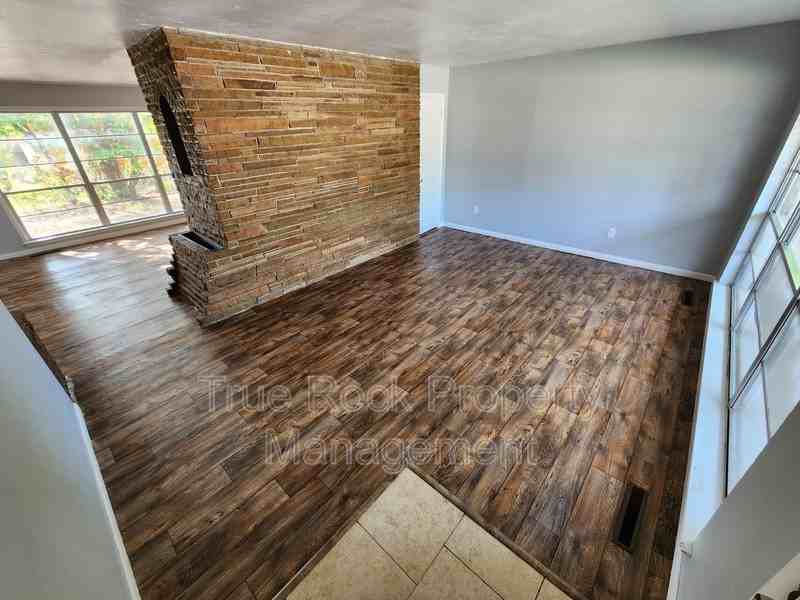 719 Saint Joseph Dr - Photo 2 of 18