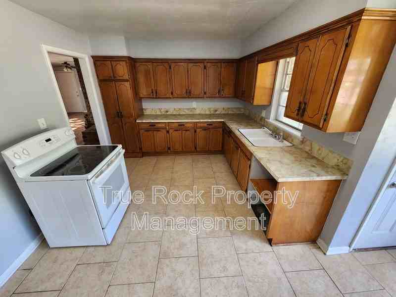 719 Saint Joseph Dr - Photo 5 of 18