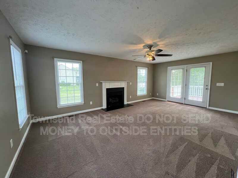 155 Saunders Ct - Photo 2 of 18