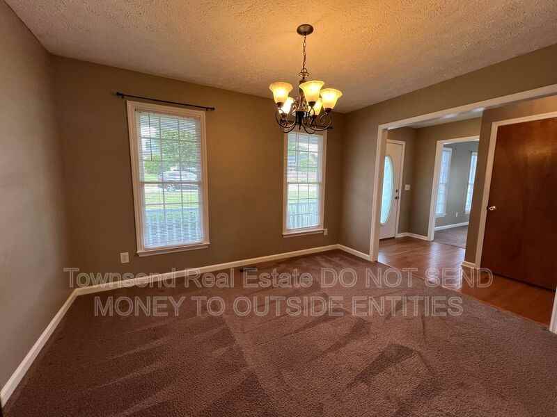 155 Saunders Ct - Photo 3 of 18