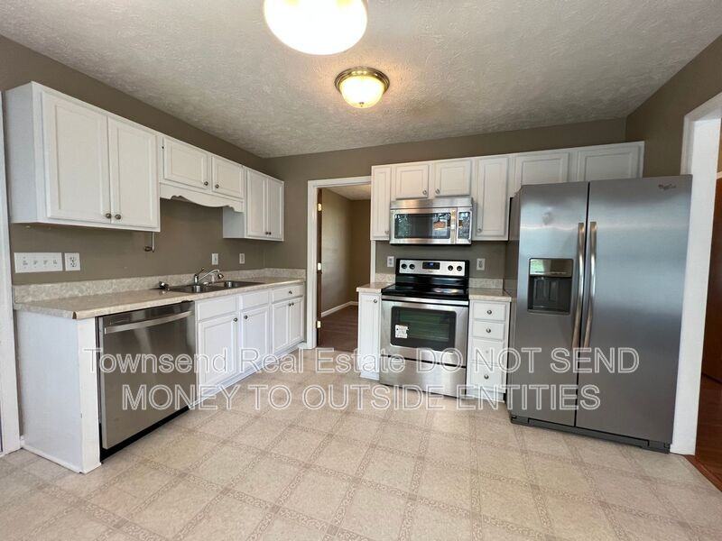 155 Saunders Ct - Photo 4 of 18