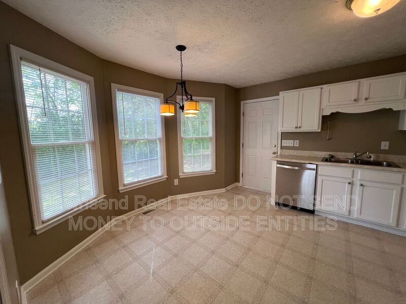 155 Saunders Ct - Photo 5 of 18