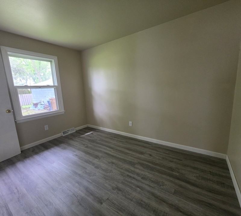 1216 Meadowview Dr - Photo 4 of 18