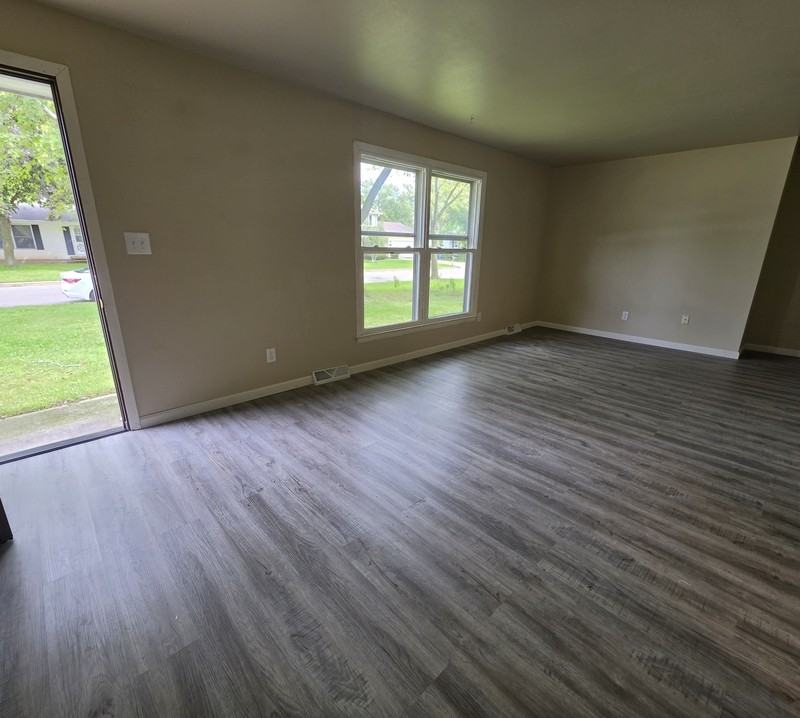 1216 Meadowview Dr - Photo 6 of 18