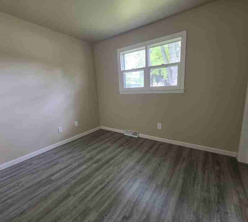 1216 Meadowview Dr - Photo 7 of 18