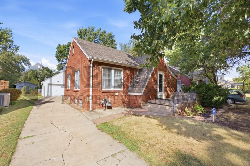 737 S Lorraine Ave - Photo 2 of 35