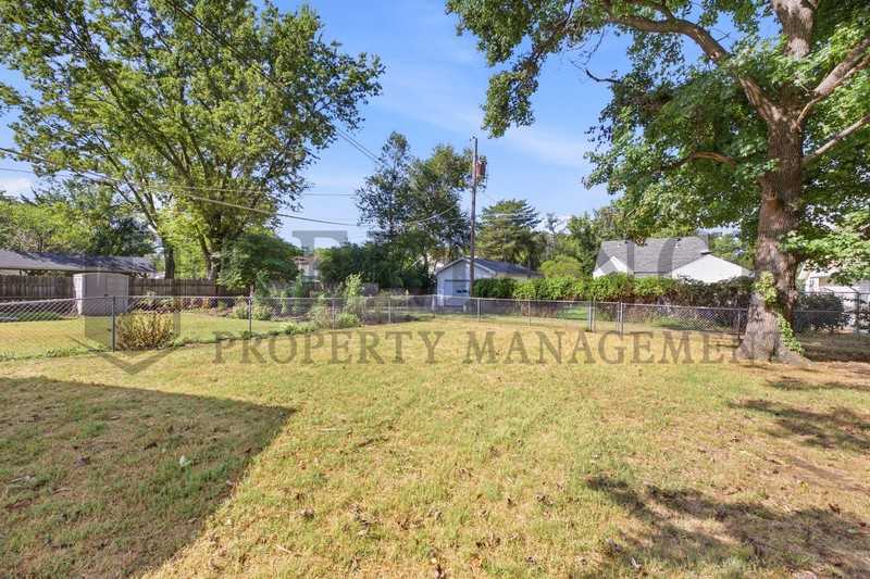 737 S Lorraine Ave - Photo 5 of 35