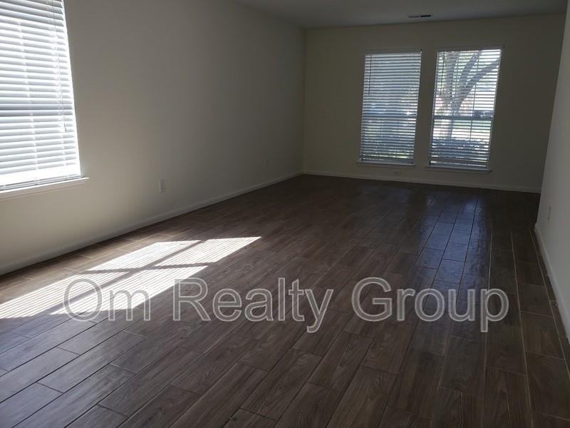 6655 Stonefort Ct - Photo 3 of 18