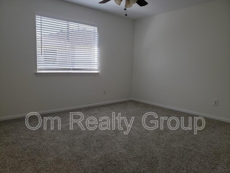 6655 Stonefort Ct - Photo 4 of 18
