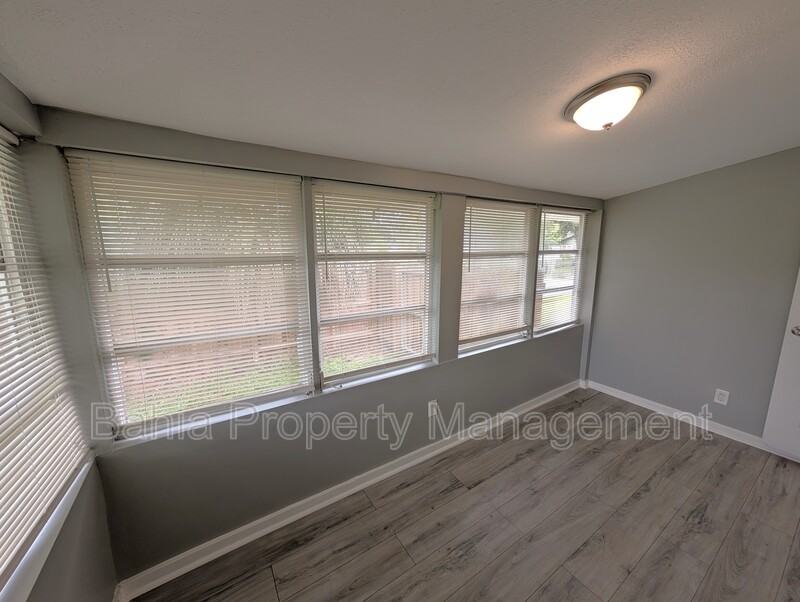 6805 N Navin Ave - Photo 7 of 21
