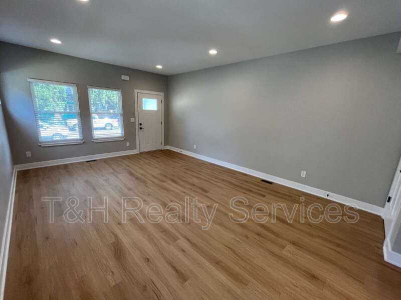 623 W 39th St - Photo 6 of 20