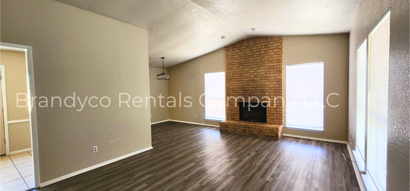 1208 Circletree Loop - Photo 2 of 8