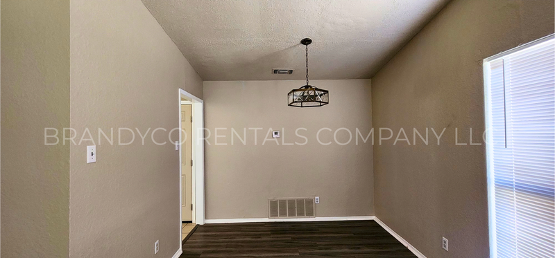 1208 Circletree Loop - Photo 3 of 8