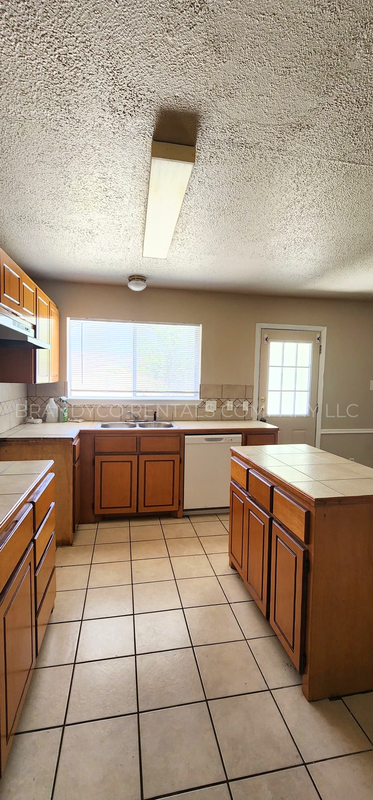 1208 Circletree Loop - Photo 4 of 8