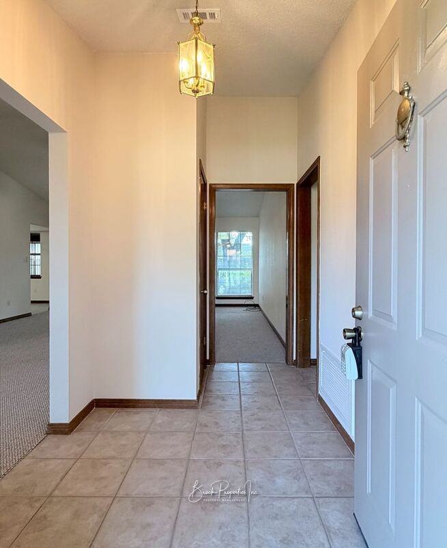325 S 73rd Ave - Photo 6 of 36