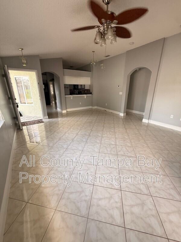 11747 Lynmoor Dr - Photo 4 of 19
