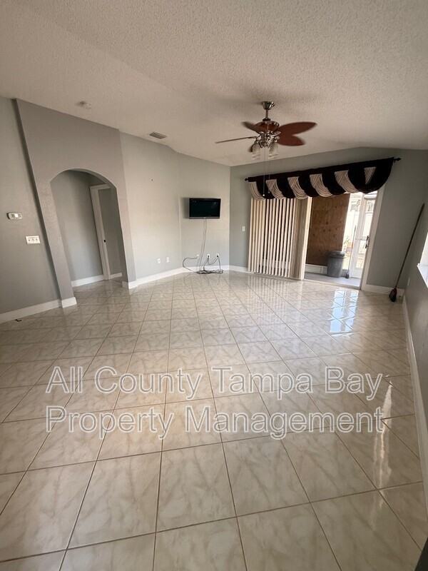 11747 Lynmoor Dr - Photo 5 of 19