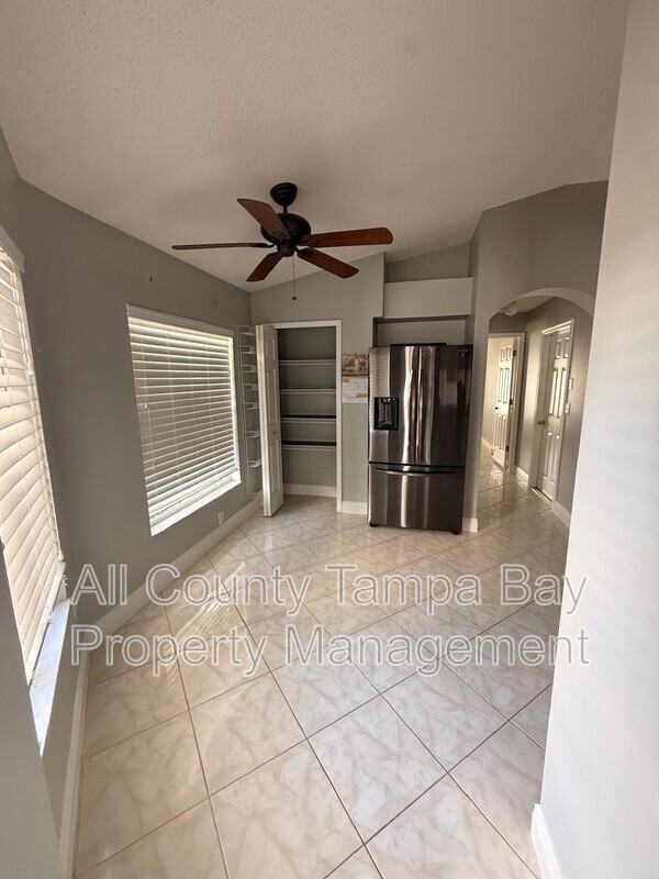11747 Lynmoor Dr - Photo 6 of 19