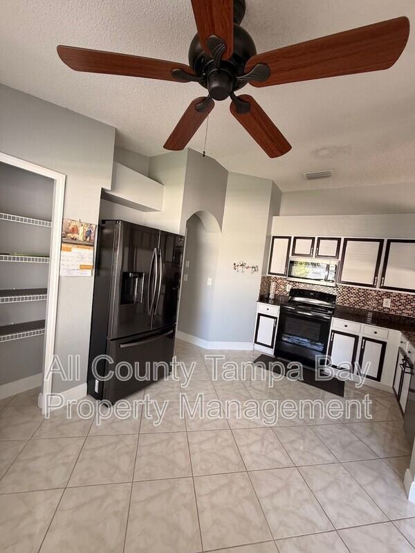 11747 Lynmoor Dr - Photo 7 of 19