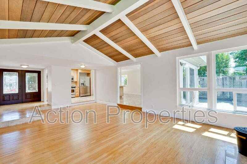 3426 Woodstock Ln - Photo 3 of 43