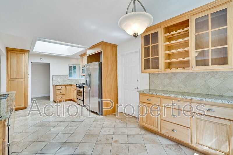 3426 Woodstock Ln - Photo 6 of 43