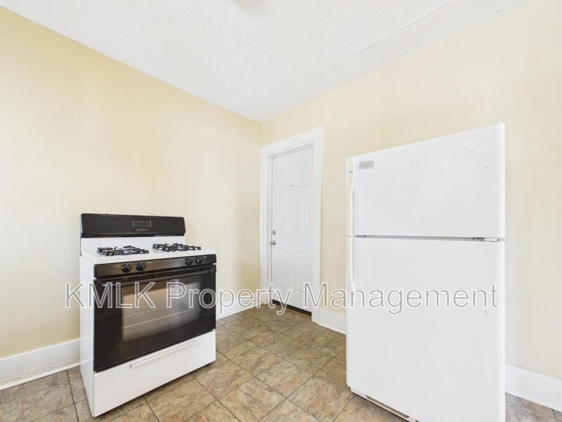 956 Grant Ave - Photo 4 of 12